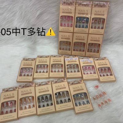 ناخن مصنوعی به همراه چسب دوطرفه