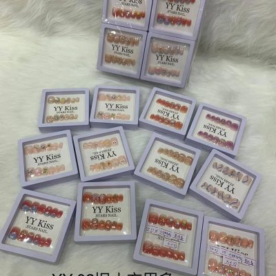 ناخن مصنوعی کوتاه قابدار همراه با چسب دوطرفه