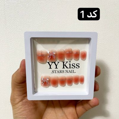 ناخن مصنوعی کوتاه و نوک پهن قابدار همراه با چسب دوطرفه